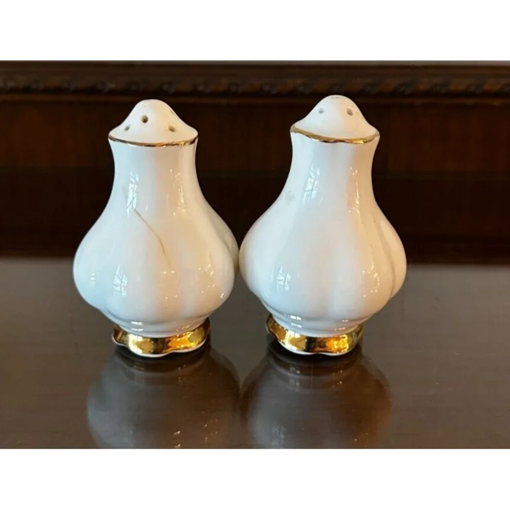 Vintage Made in England Royal‎ Albert Val D'or Salt And Pepper Shakers